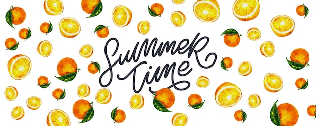 Banner de rebajas de verano con letra de frutas naranja