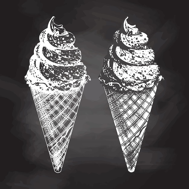 Boceto dibujado a mano de un cono de gofre con yogur helado o helado suave aislado sobre fondo de pizarra, dibujo en blanco. Ilustración grabada vectorial vintage