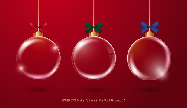 Bolas de cristal de Navidad realistas en fondo rojo globo de vidrio para Navidad y Año Nuevo vacaciones de invierno bolas de cristal decoración con nieve copos de nieve diseño vectorial