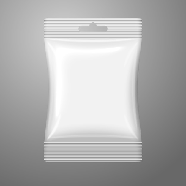 Bolsita de plástico blanco en blanco con orificio para colgar en el efectivo y lugar para su diseño, marca.
