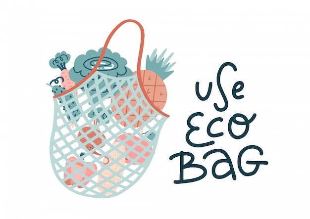 Bolso de compras de malla lleno de frutas y verduras frescas con letras dibujadas a mano Use Eco Bag.