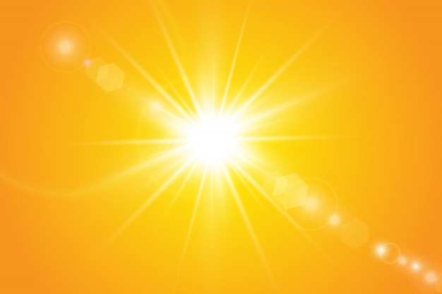 Cálido sol sobre un fondo amarillo. Rayos solares Efecto de luz