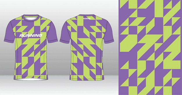 una camisa púrpura y verde con un diseño púrpura