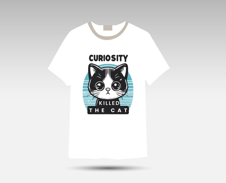 una camiseta blanca con un gato en ella es un gato de dibujos animados