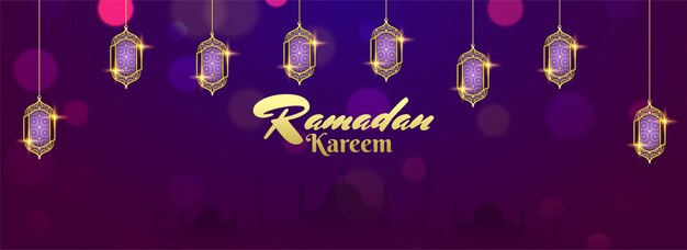 Celebración del festival de Ramadan Kareem con linternas colgantes