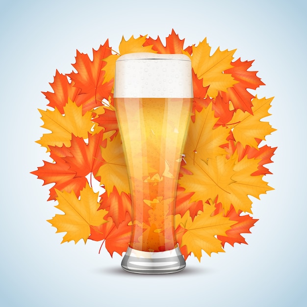 Cerveza de celebración de Octoberfest. Vaso con cerveza y malta de grano. hojas de otoño