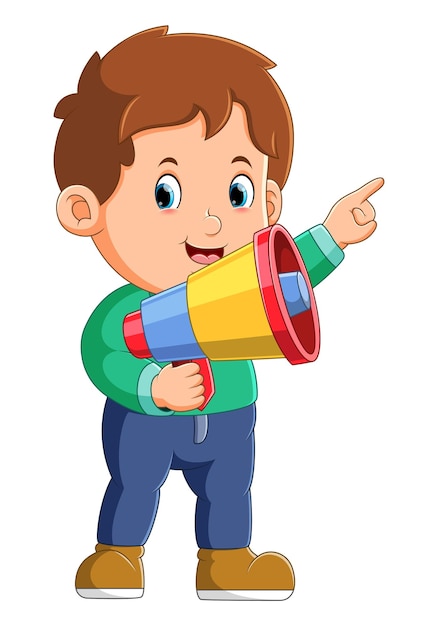 El chico está señalando algo y usando un altavoz.