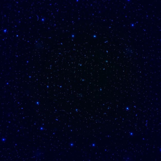 Cielo nocturno con estrellas brillantes