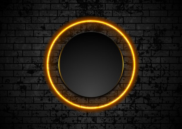 Círculo de neón naranja en el fondo de la pared de ladrillo grunge