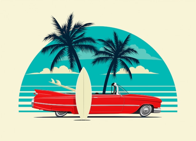Coche descapotable rojo retro con tablas de surf en la playa con siluetas de palmeras en el fondo.