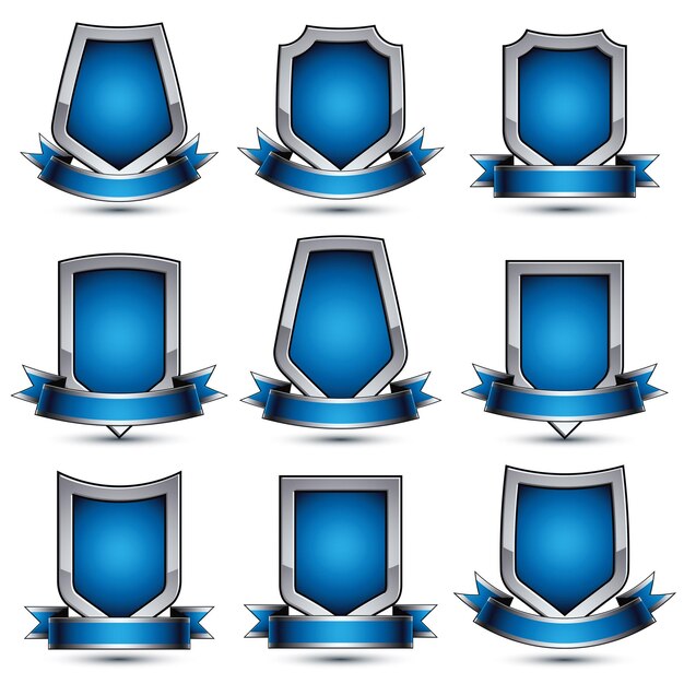 Colección de iconos glamurosos 3d heráldicos grises, objetos gráficos plateados con rayas onduladas, elemento de diseño vectorial EPS 8 transparente, escudos de protección simbólicos.