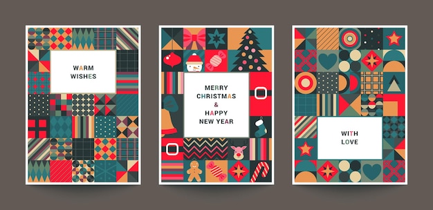 Colección de tres tarjetas navideñas vectoriales de moda con patrones ensamblados a partir de cuadrados con símbolos navideños y adornos geométricos. Conjunto de carteles navideños.