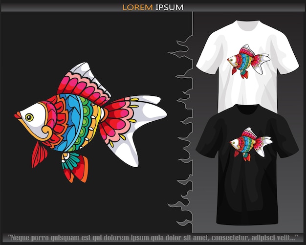 Coloridos artes de mandala de peces dorados aislados en camiseta en blanco y negro