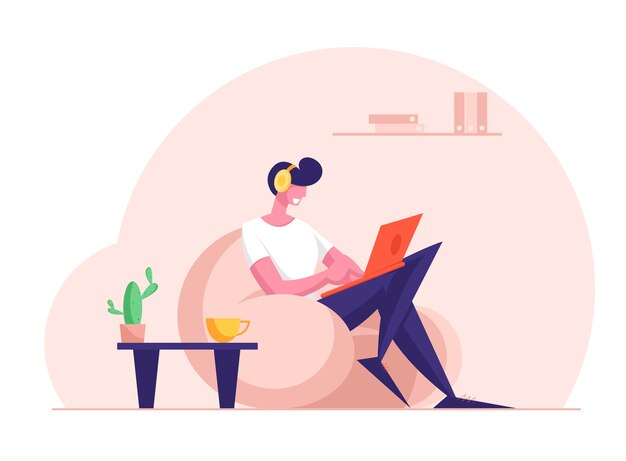 Concepto de trabajo autónomo remoto. Hombre autónomo con auriculares sentado en un cómodo sillón trabajando a distancia en la computadora portátil. Trabajo de carácter creativo empleado en casa. Ilustración de Vector plano de dibujos animados