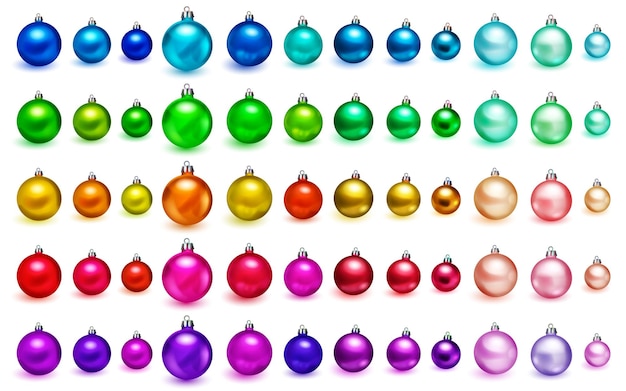 Conjunto de bolas de Navidad de colores con sombras suaves aisladas sobre fondo blanco