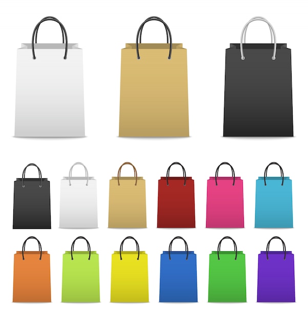 Conjunto de bolsas de papel en blanco aislado en blanco