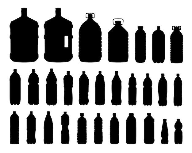 Conjunto de botellas de plástico aisladas de diferente capacidad sobre fondo blanco.