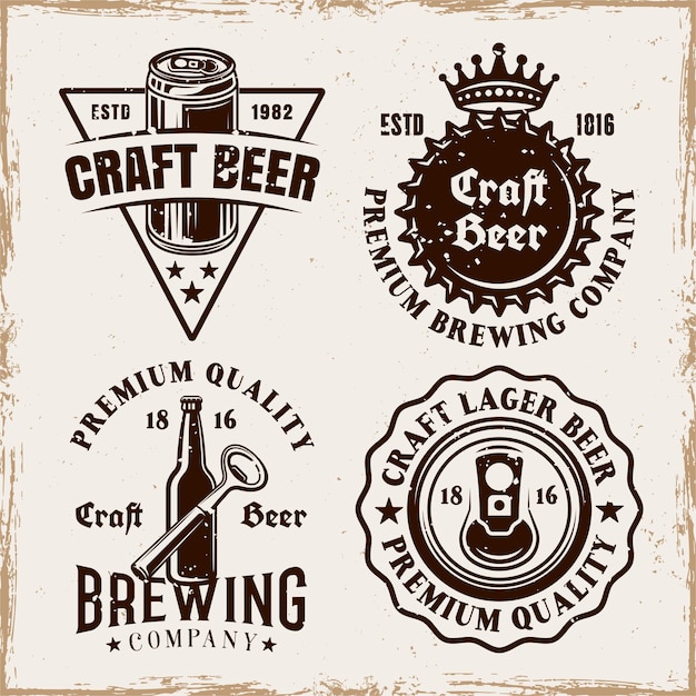 Conjunto de cervecería de cuatro emblemas vectoriales etiquetas insignias o logotipos en estilo vintage en el fondo con texturas grunge extraíbles