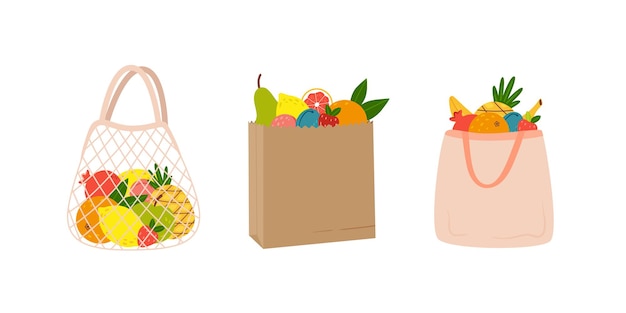 Vector conjunto de diferentes bolsas ecológicas con frutas de temporada dibujadas a mano en estilo de dibujos animados