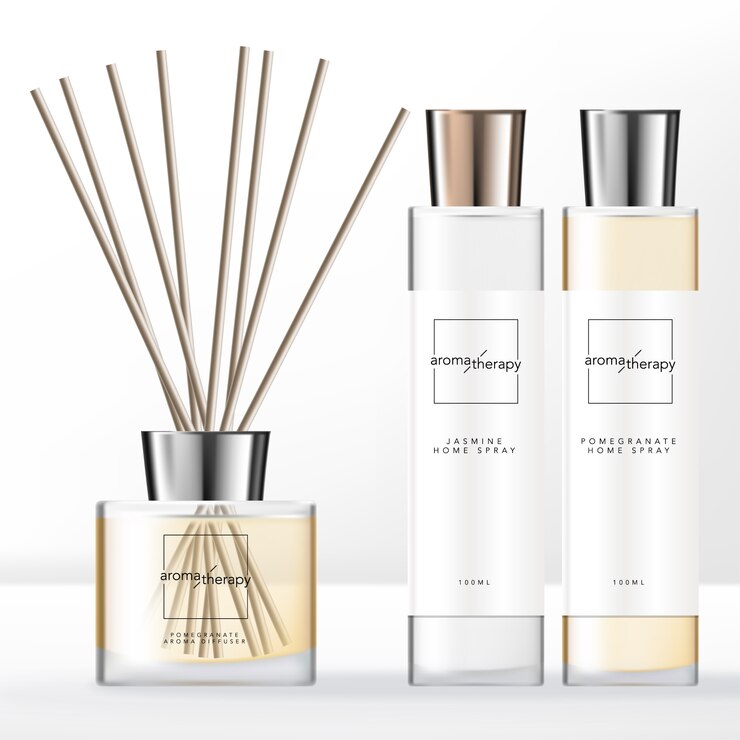 Conjunto de difusor de aroma de estilo minimalista con tapa transparente plateada.