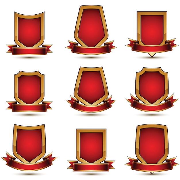 Conjunto de elementos dorados glamurosos vectoriales geométricos aislados en fondo blanco, medallones pulidos en 3d, escudos de protección con cinta roja. Colección de símbolos decorativos de marca.
