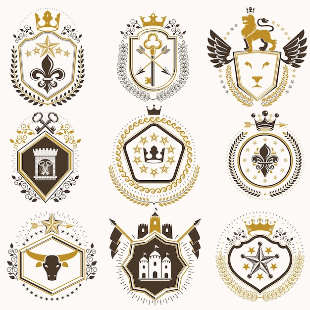 Conjunto de elementos vintage vectoriales, etiquetas heráldicas estilizadas en diseño retro. Colección de ilustraciones simbólicas compuesta por fortalezas medievales, coronas de monarcas, cruces y armerías.