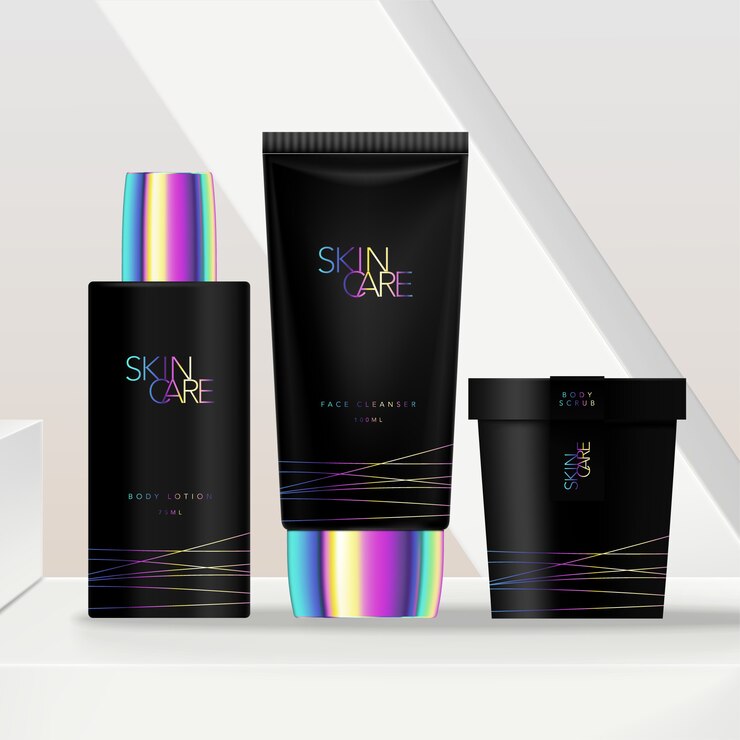 Conjunto de embalaje de maquillaje holográfico oscuro o negro para cosméticos o cosméticos de belleza con botella, tubo y tarro de papel reciclable. Fondo mínimo de plataforma geométrica.