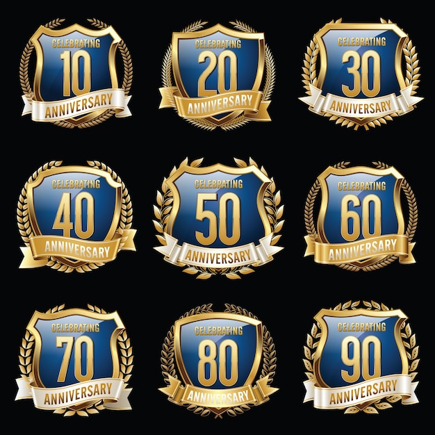 Conjunto de emblemas aislados de aniversario.