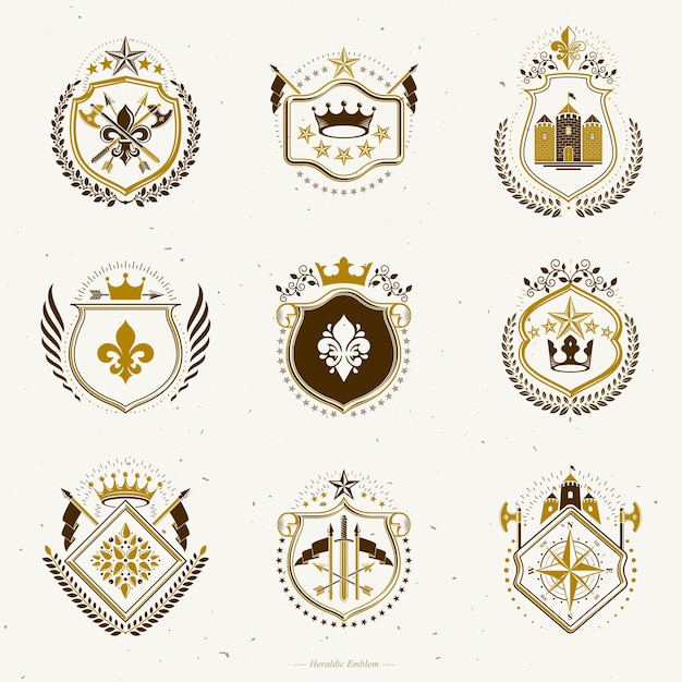 Conjunto de emblemas antiguos vectoriales creados con elementos decorativos como coronas, estrellas, alas de pájaro, armería y animales. Colección de escudos heráldicos.