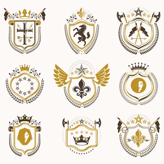 Vector conjunto de emblemas antiguos vectoriales creados con elementos decorativos como coronas, estrellas, alas de pájaro, armería y animales. colección de escudos heráldicos.