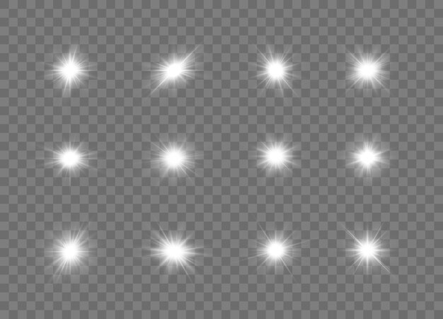 Conjunto de estrellas brillantes La luz brillante plateada explota sobre un fondo transparente
