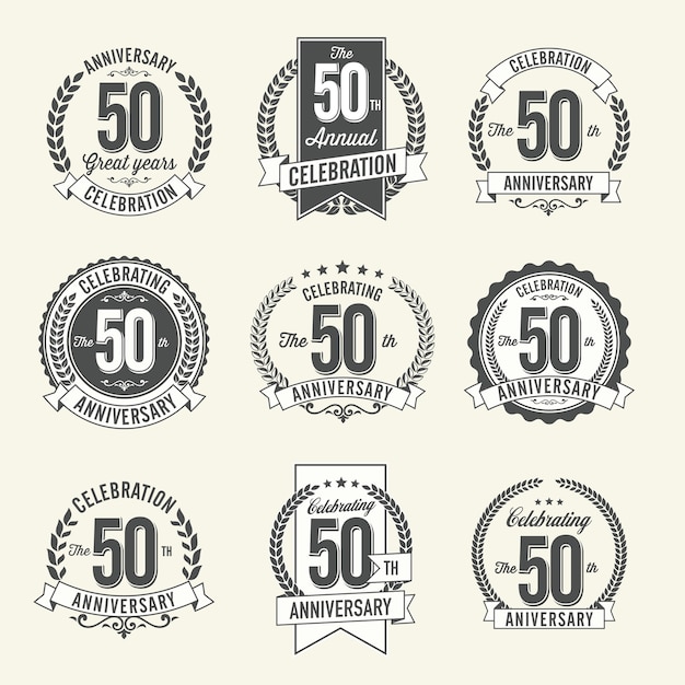 Conjunto de insignias de aniversario vintage celebración del año. En blanco y negro.