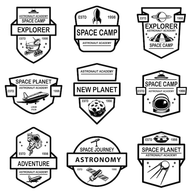 Conjunto de plantillas de etiquetas de campamento espacial. elemento de diseño de logotipo, etiqueta, letrero, cartel, camiseta.