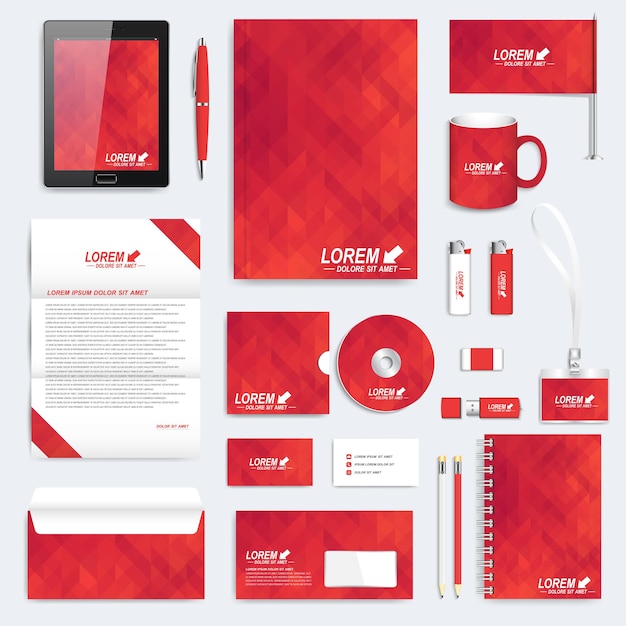 Conjunto rojo de plantilla de identidad corporativa de vector. Maqueta de papelería empresarial moderna. Fondo con triángulos rojos. Diseño de marca.