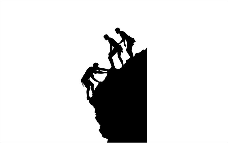 Vector conjunto de siluetas de cabañas de campamento de excursionistas y escenas de aventura en la montaña