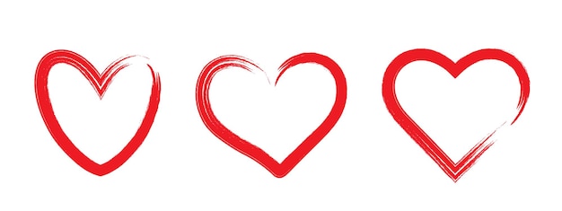 Un conjunto de tres corazones rojos de diferentes formas sobre un fondo blanco
