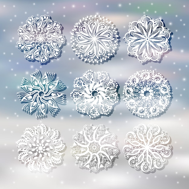 Copo de nieve de navidad con una decoración de sombras sobre fondo de nieve círculo de encaje redondo