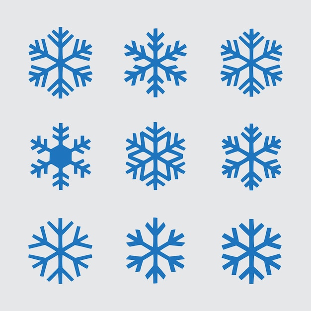 Los copos de nieve de Navidad son de color azul claro sobre un fondo blanco