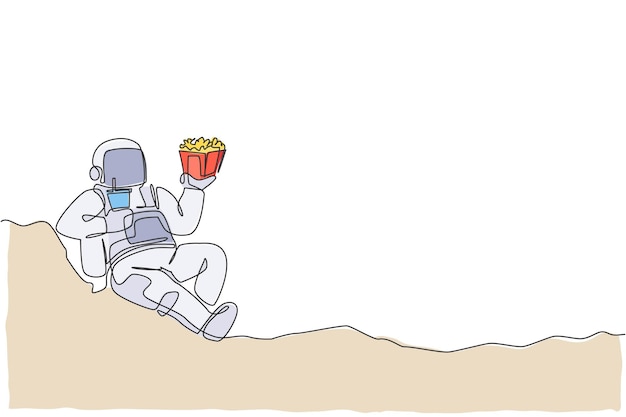 Un cosmonauta de dibujo de línea continua que se relaja en la superficie de la luna come papas fritas y bebe vectores