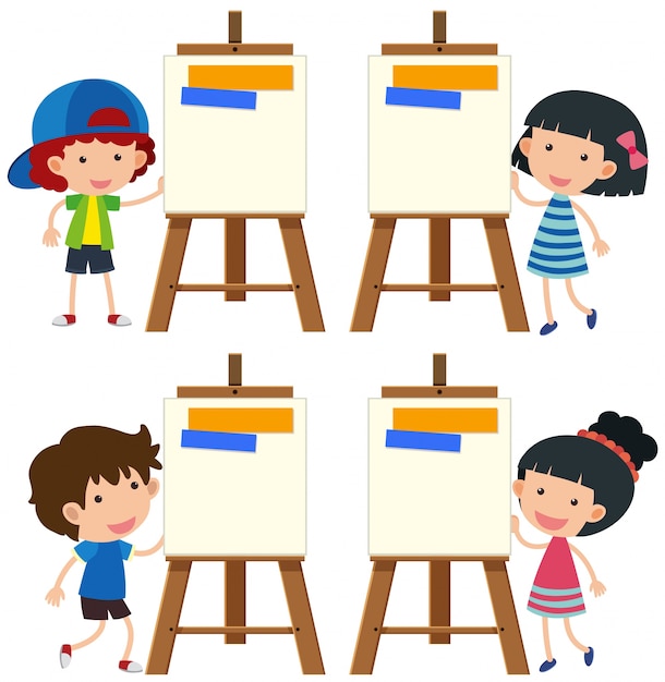 Cuatro niños con pizarras en blanco