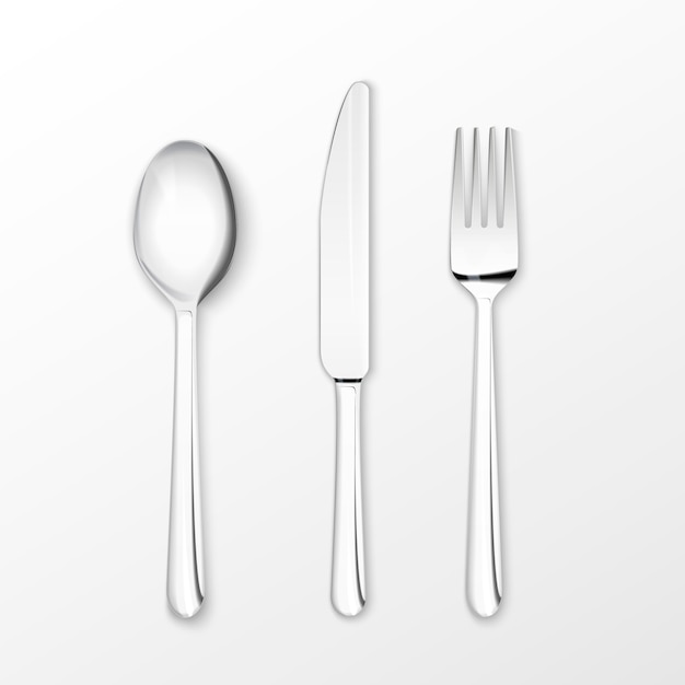 Cuchara de plata realista, tenedor y cuchillo de mesa.