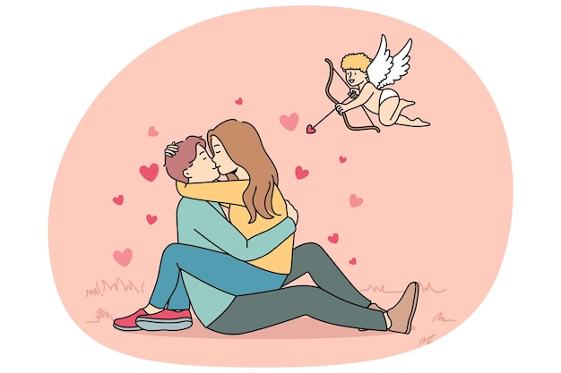 Cupido disparando a pareja enamorada