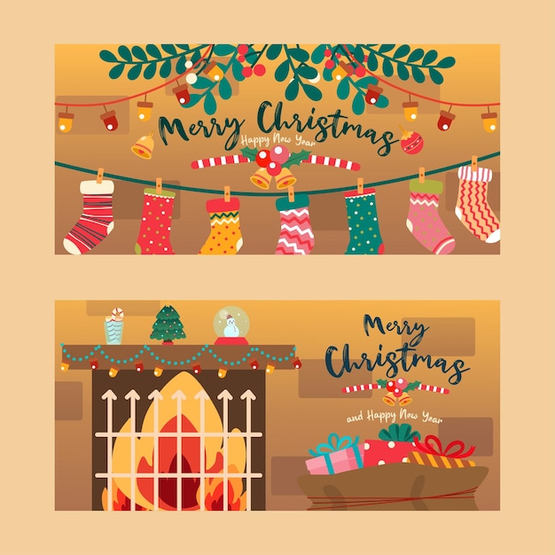 Decoración navideña bajo muérdago sobre calcetines de chimenea y cajas de regalo