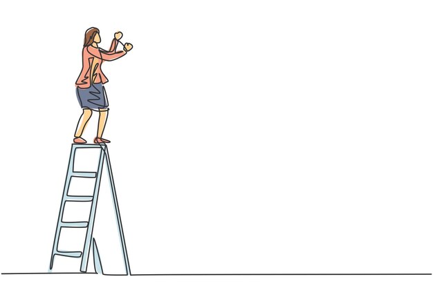 Dibujo de una sola línea continua de una joven gerente subiendo la escalera para arreglar la lámpara en el vector de la oficina