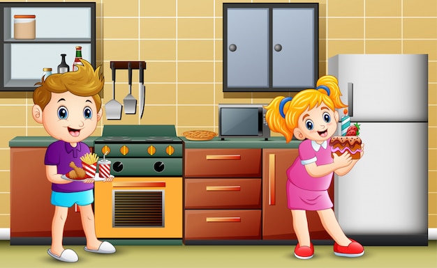 Dibujos animados niño y niña sosteniendo una comida en la cocina