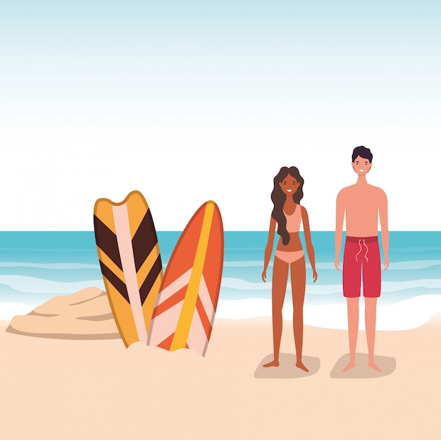 Vector dibujos animados de niños y niñas con traje de baño en la playa con diseño vectorial de tablas de surf