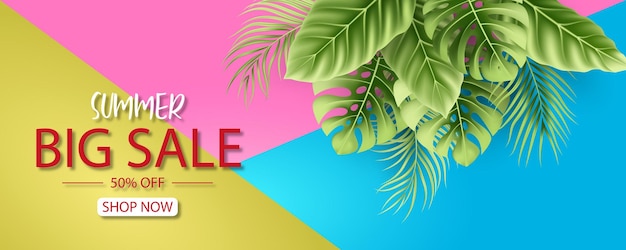 Diseño de banner de rebajas de verano con fondo de hojas tropicales