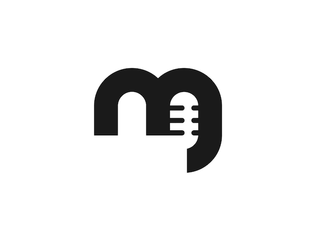 Diseño de la letra M y del logotipo de podcast o radio utilizando el micrófono y el icono de chat o conversación de burbuja