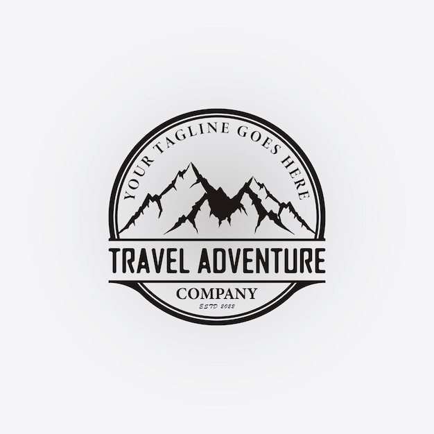 Diseño de logotipo de etiqueta de sello de montaña retro vintage para engranajes de equipo de aventura al aire libre