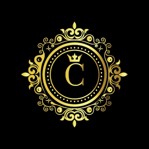 Diseño de monograma de la letra C de oro real con corona y intrincado borde floral sobre fondo negro